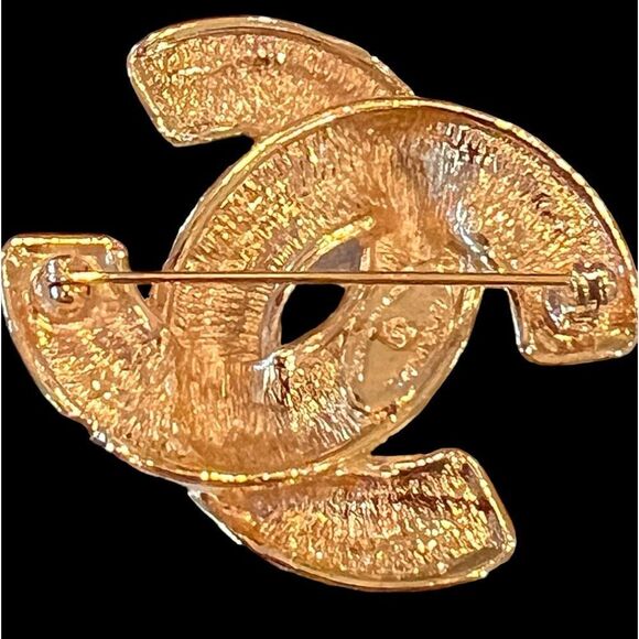 Chanel Matelasse CC Small Brooch - Picture 5 of 5